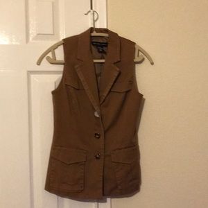 Sleeveless blazer